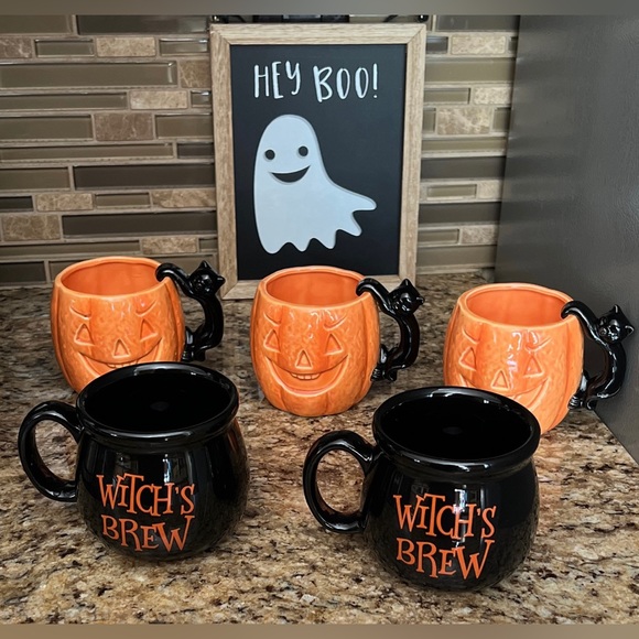 5 Halloween Mugs, 2 Cauldron Witch's
Brew mug, 3 Orange Jack O Lantern Mug - Picture 2 of 11